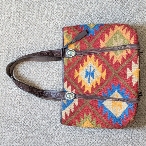 Ariat Conceal Carry Leather/Wool Brynlee Red Aztec Top Snap Tote - Picture 15 of 15